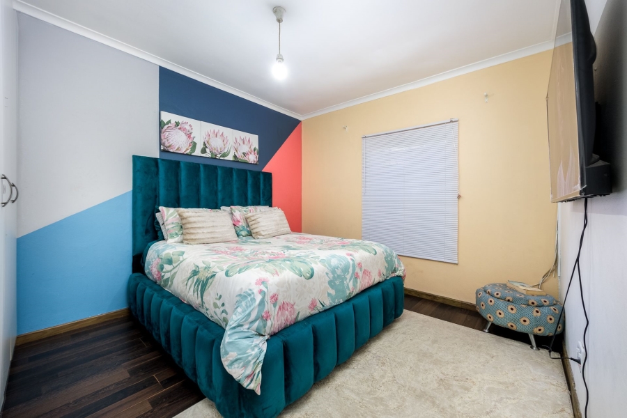 6 Bedroom Property for Sale in Silwood Heights Western Cape